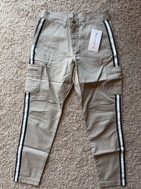 NWT Athleta Women’s Khaki Sumit Cargo Pants with Black & White Side Stripes